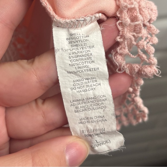 Ambiance Women’s Light Pink Cropped Lace Sleeveless Top with Scalloped Hem - Picture 5 of 5